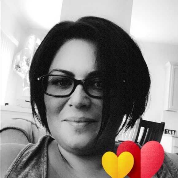 MEET YOUR POSHER - I’m Tara 💛 - Picture 9 of 11